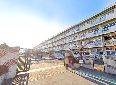さいたま市立新開小学校 徒歩14分。 1070m