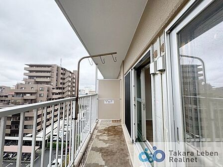 住戸からの眺望。窓の外に広がる大きく開けた眺望は、日々の暮らしの中に喜びを感じさせてくれ、心まで開放的にしてくれそうです。