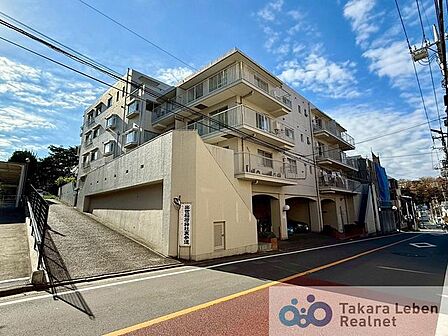 東京メトロ副都心線【地下鉄成増】駅徒歩6分の新耐震マンション。周辺は穏やかな住宅地、且つ駅周辺施設充実です。