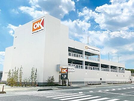 オーケー川口芝店 徒歩3分。 240m