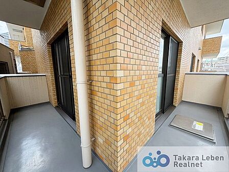 爽やかな風が吹き、思わずお部屋の外へ出たくなる、そんなバルコニーです。心地良さに包まれ、日々の暮らしをより鮮やかに彩ります。