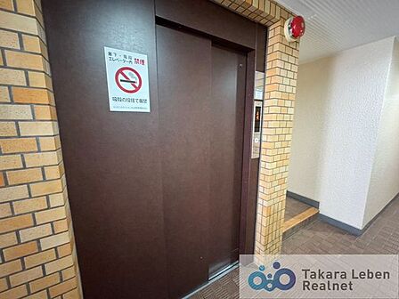 お買い物でたくさんの荷物を持っている時や、仕事でクタクタに疲れている時など、階段で1段ずつ上がるのは大変。そんな時にも便利なエレベーター付きの物件です。