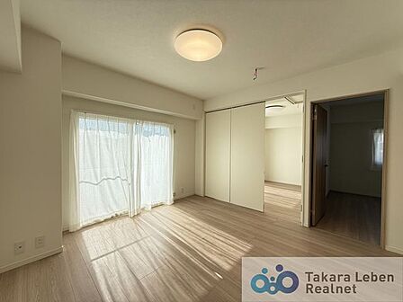 家族だけのプライベートタイムを心地よく過ごせるリビング空間。住まう方のライフスタイルを尊重し、オンリーワンの空間を創り出します。