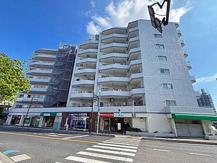 JR京浜東北・根岸線「蕨」駅徒歩7分、教育施設や商業施設が徒歩圏内に揃う生活環境良好な立地。