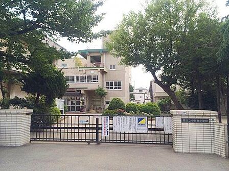 蕨市立中央東小学校 徒歩11分。 850m