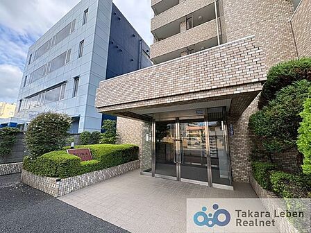広々とした高級感溢れるエントランスが、ワンランク上の生活をお約束致します。