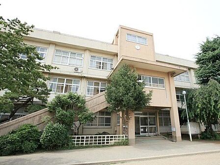 さいたま市立北浦和小学校 徒歩8分。 640m