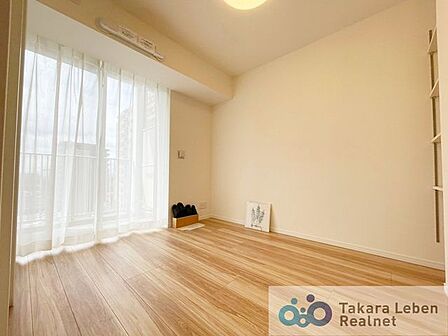 洋室約5.3帖。お子さまのお部屋や、集中して作業をする際のお部屋など、様々な用途での使用が期待できます。