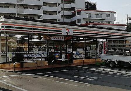 セブンイレブン川口根岸小学校前店 徒歩2分。 120m