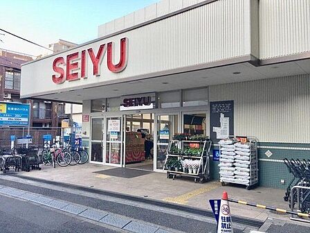 西友桜台店 徒歩5分。 400m