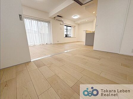 約5.8帖の洋室です。お子さまのお部屋や、集中して作業をする際のお部屋など、様々な用途での使用が期待できます。
