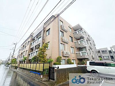 外観：東京メトロ有楽町線「氷川台」駅徒歩8分、商業施設も徒歩圏内に揃っており生活環境良好な立地。オートロック・エレベーター完備。
