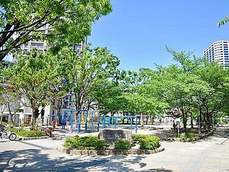 芝川公園 徒歩10分。 760m