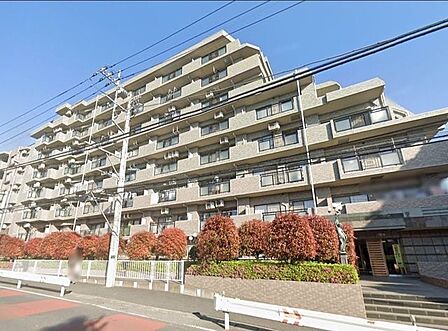 東武東上線「志木」駅まで徒歩18分。教育施設や商業施設が徒歩圏内に揃う利便性の高い立地です。オートロック完備でセキュリティ面も安心。