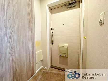 シンプルで使いやすい玄関は、住まい全体をすっきりと見せてくれます。日々の暮らしに自然と馴染む空間です。