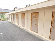 倉庫付きで冬用タイヤ等室内に置けないものを収納できます！