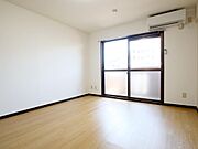 南西向きで日当たりの良いお部屋です☆