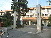 東部小学校 1700m