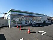 ファミリーマート 徒歩6分。コンビニ 430m