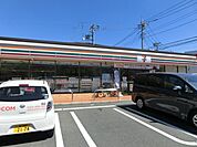 セブンイレブン 徒歩8分。コンビニ 600m