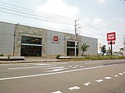 ユニクロ 徒歩21分。その他小売店 1680m