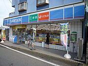 ローソン松戸六実駅前店 徒歩9分。コンビニ 690m