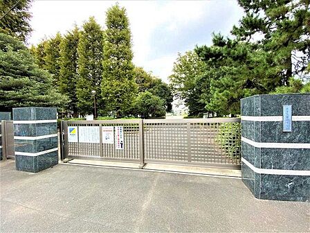蕨市立第一中学校 徒歩8分。 620m