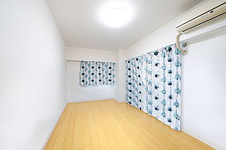 【洋室(約7.0帖)】窓が2カ所あり、採光・通風良好です。※リフォーム後のイメージ画像です。リフォームには別途費用がかかります。