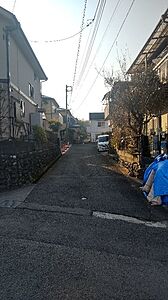 その他：前面道路を東側から見る