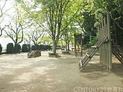 城山公園 徒歩11分。 810m