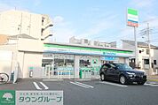 ファミリーマート横浜青葉新石川店 徒歩6分。 440m