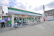 ファミリーマート南大塚駅北口店 徒歩5分。コンビニ 370m