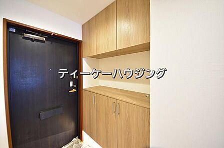 収納力たっぷり。ゆとりのシューズボックスにはママのブーツもラクラク入ります。
