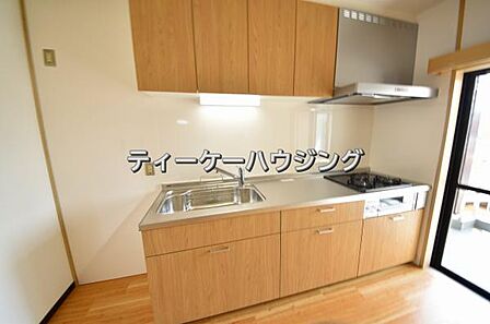 いつでも清潔に、お手入れ楽々なシンク。浄水機能を備えた水栓も魅力です。
