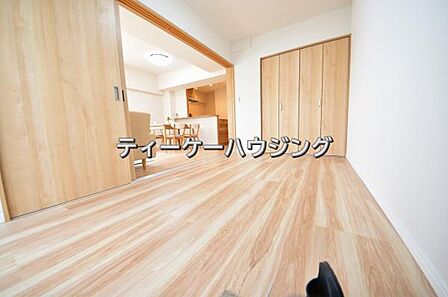 南に面した洋室は採光、通風に優れた心地よい空間です。