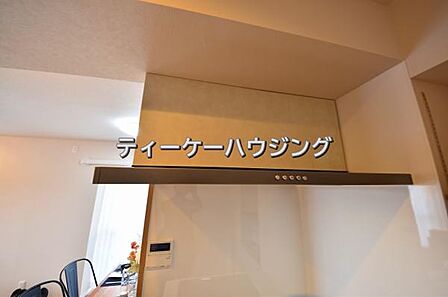お掃除しやすくいつまでも清潔にお使いいただける手元ライト付き換気扇