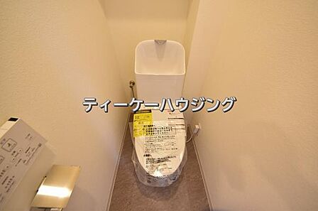 温水洗浄機能付き便座を標準装備。清潔で快適な空間を演出します。