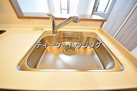 家族と触れ合いを大切にできる対面キッチンです。浄水器付きです。