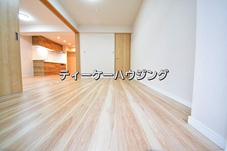 南に面した洋室は採光、通風に優れた心地よい空間です。