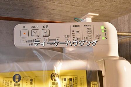 温水洗浄機能付き便座を標準装備。清潔で快適な空間を演出します。