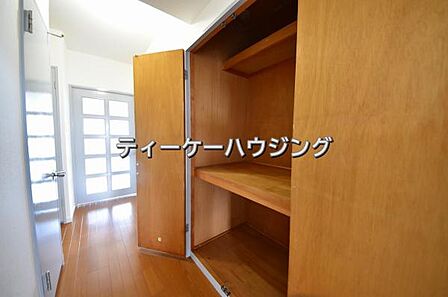 廊下に収納があると助かりますよね。