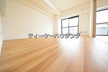 彩光をふんだんに取り入れた明るいリビングは”使いやすい形”にもこだわりました。