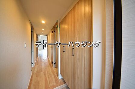 収納力たっぷり。ゆとりのシューズボックスにはママのブーツもラクラク入ります。