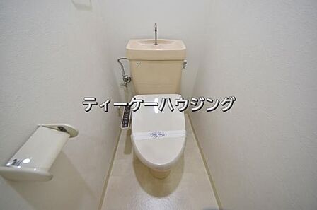 温水洗浄機能付き便座を標準装備。清潔で快適な空間を演出します。 