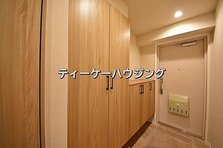 気持ちを整える場所でもある玄関。これなら、明るい気持ちで「いってきます」が言えそうですね。