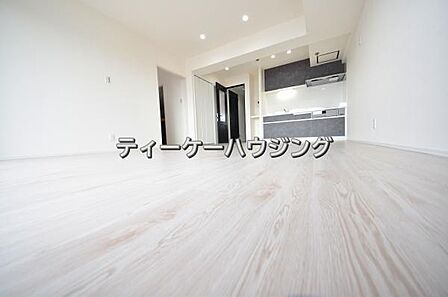 彩光をふんだんに取り入れた明るいリビングは”使いやすい形”にもこだわりました。