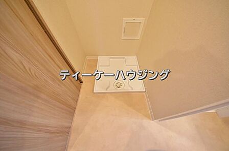 大容量の洗濯機にも対応できる洗濯機置き場を確保。