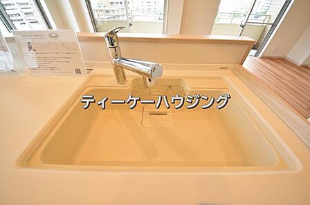 家族と触れ合いを大切にできる対面キッチンです。浄水器付きです。