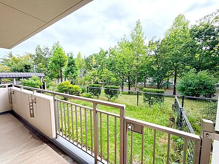 陽当たり良好なワイドバルコニー!洗濯物沢山干せます♪
