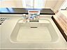 キッチン：システムキッチン、バスユニットも新品に入れ替えてあります。快適な新生活を。 